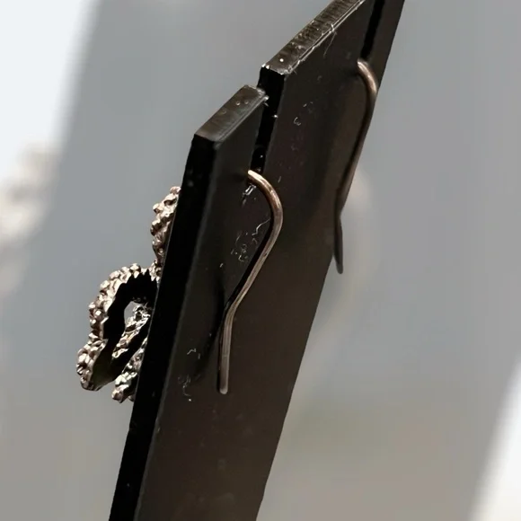 Gucci
Aureco Faux Pearl Drop Earrings - Picture 3 of 6